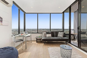 Sunshine CBD Apt with Stunning Views plus Pool
